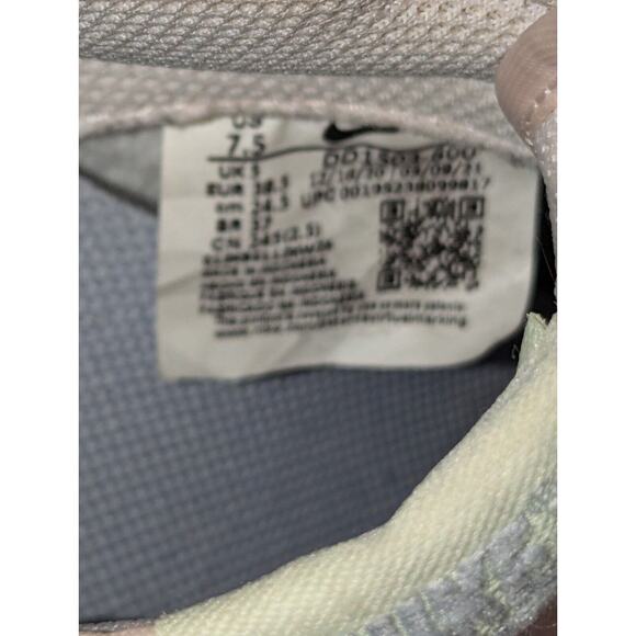 Nike Shoes Women's 7.5 Dunk Low Ghost Light Soft Pink Lime Ice White Sneakers - Picture 8 of 9